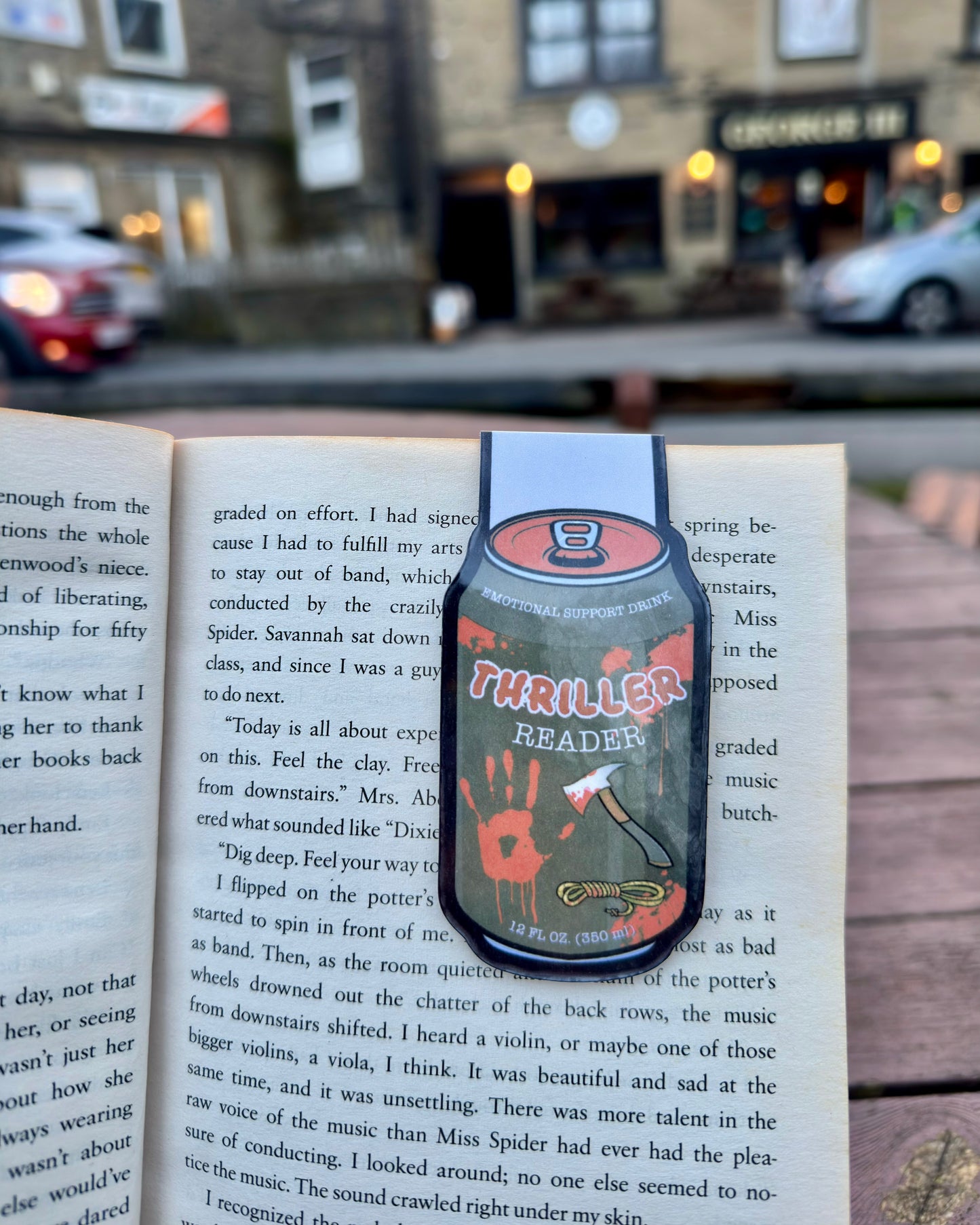 Thriller Reader Can Magnetic Bookmark
